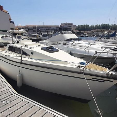 Nuit Insolite A Bord De L'Enata Un Voilier A Quai Sur La Marina De St Cyprien Сен-Сиприен Экстерьер фото