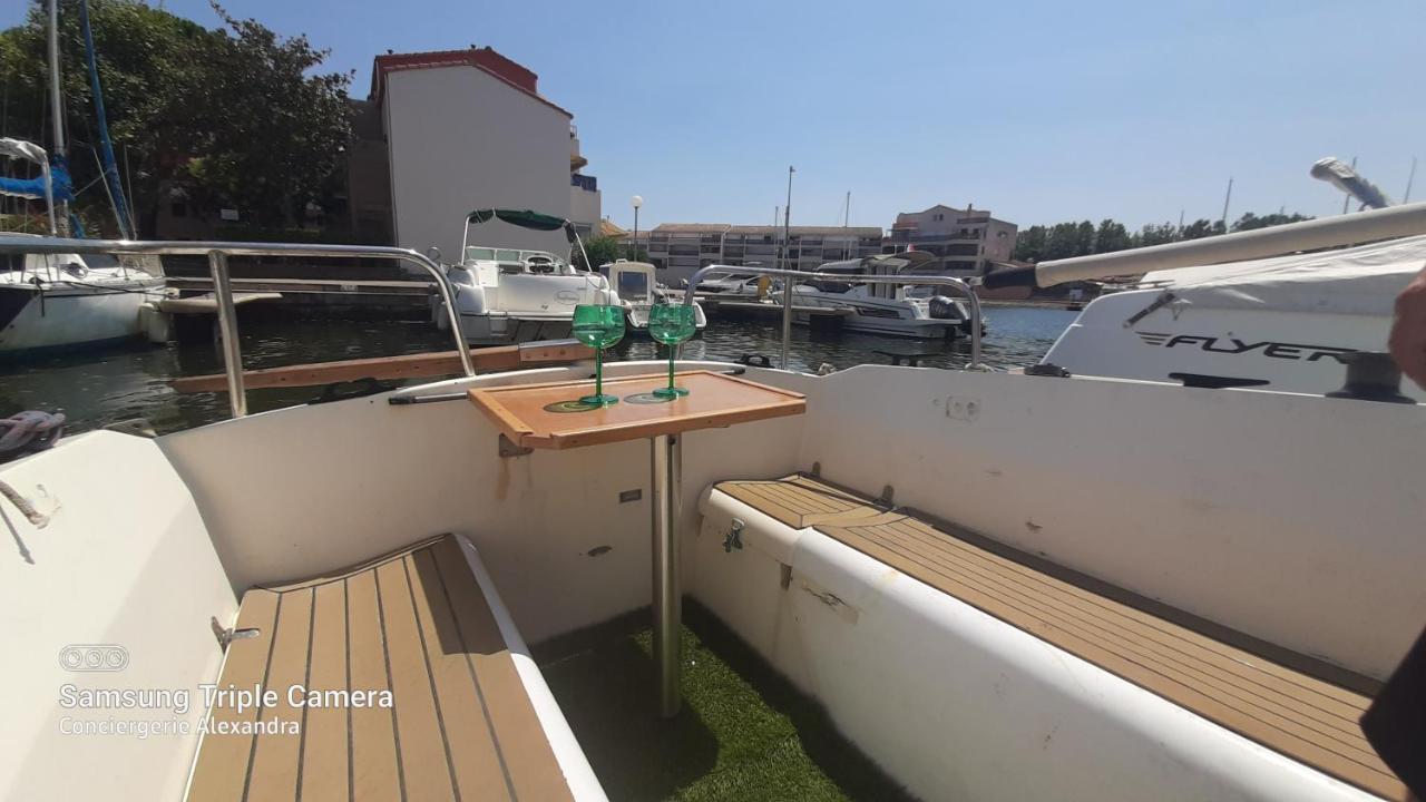 Nuit Insolite A Bord De L'Enata Un Voilier A Quai Sur La Marina De St Cyprien Сен-Сиприен Экстерьер фото